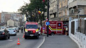 O femeie a murit după ce a căzut de la etajul 8 al unui bloc