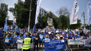 Protest al sindicaliștilor Cartel Alfa în fața Palatului Cotroceni