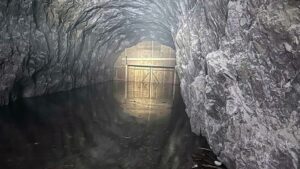 Specialiști și voluntari de la Salina Praid au construit o linie de apărare | UPDATE