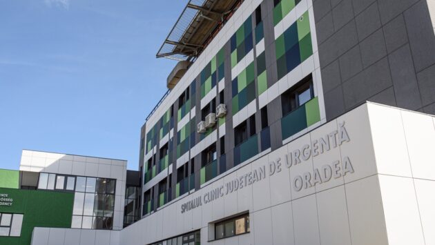 Bărbat rănit grav după ce s-a aruncat de la etajul II al Spitalului de Urgență