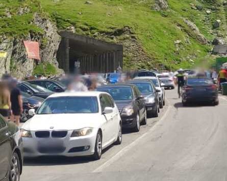 Trafic aglomerat la finalul minivacanței de Paște. Recomandări pentru șoferi