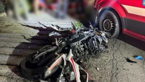 Motociclist mort și minor rănit într-un grav accident