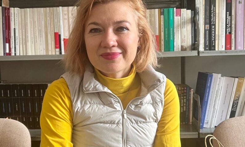 Traducătoarea Carmen Andrei: Traducerea e un copil de hârtie