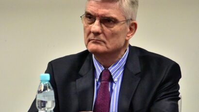 Măsurile Guvernului, „absolut necesare” pentru reducerea deficitului