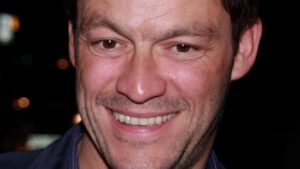 Actorul Dominic West, invitat special al Reginei Camilla