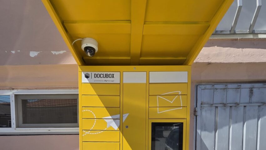 Fără cozi, fără program: cum funcţionează DocuBox-ul instalat în faţa primăriei din Apahida