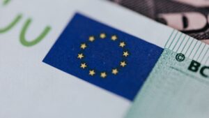 Bulgaria trece la euro