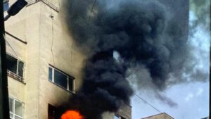 Incendiu la un bloc de locuințe