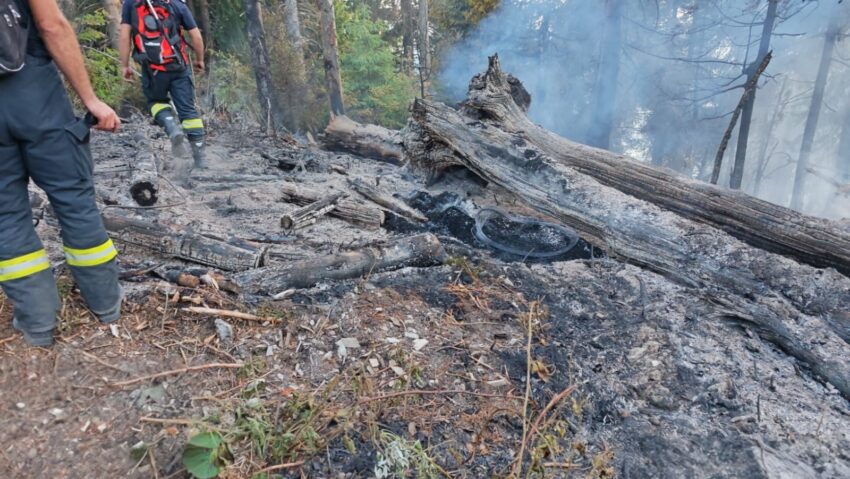 Pompierii intervin în Munții Țibleșului pentru lichidarea unui incendiu de vegetație