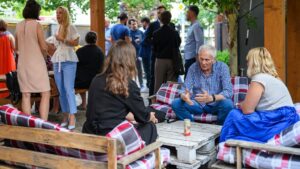 ONG-urile ies împreună într-o seară dedicată lor