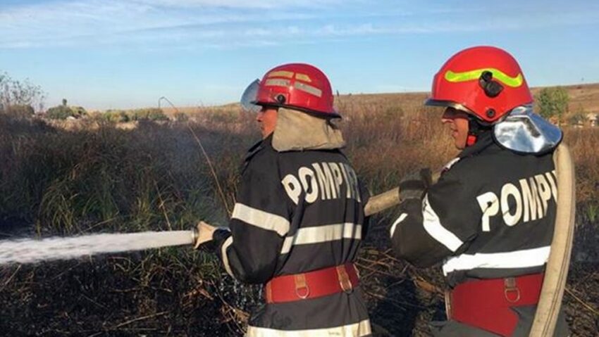 Incendiu de vegetație lângă lacul Colibița