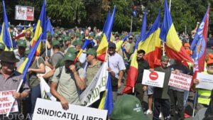 Protest în Piața Victoriei față de măsurile de austeritate