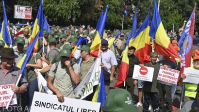 Protest în Piața Victoriei față de măsurile de austeritate