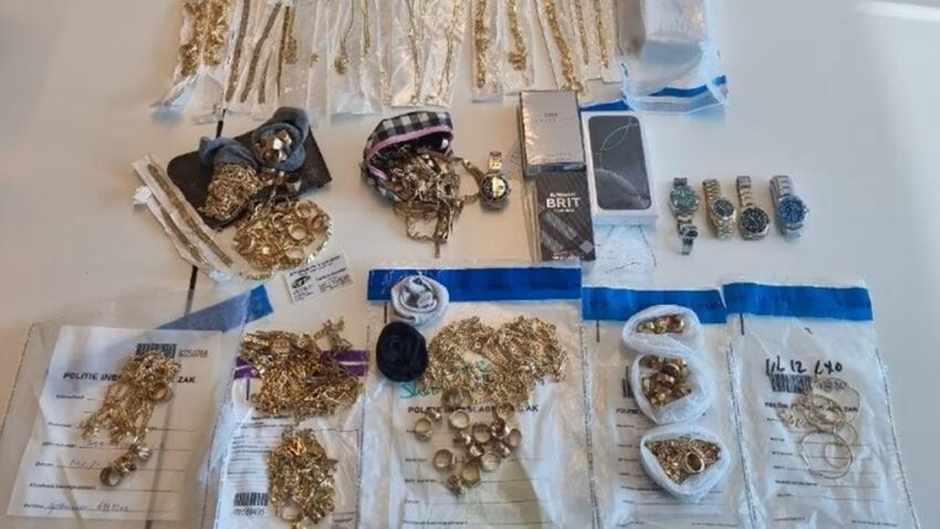 Români arestați în Olanda pentru înșelăciuni cu bijuterii false Români arestați în Olanda pentru înșelăciuni cu bijuterii false