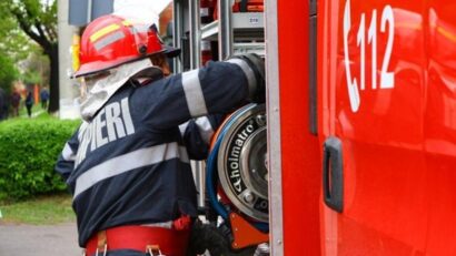 Incendiu într-un apartament, izbucnit de la o cratiță lăsată pe foc