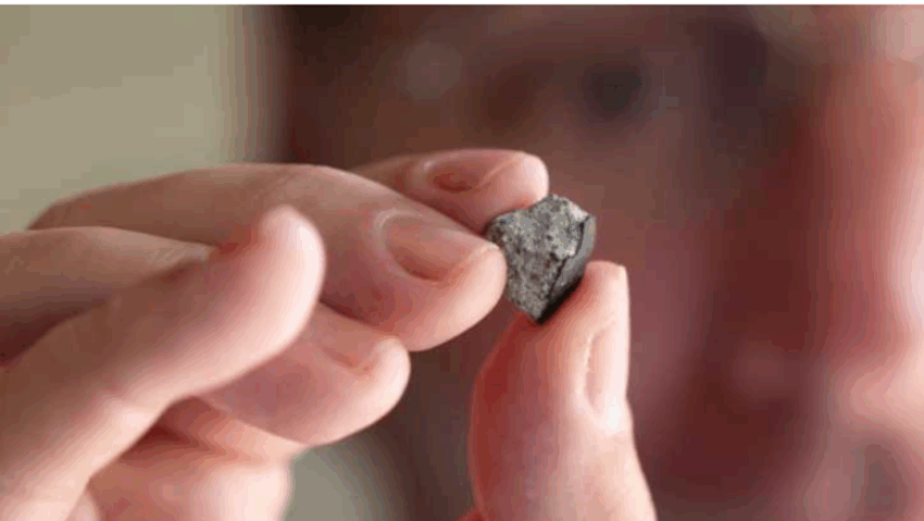 Un meteorit mai bătrân decât Pământul a căzut pe o casă