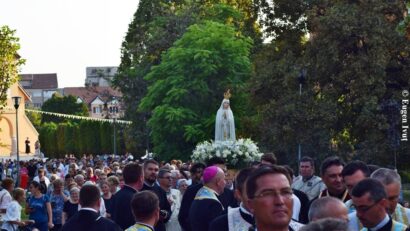 Procesiune cu statuia Maicii Domnului prin Oradea