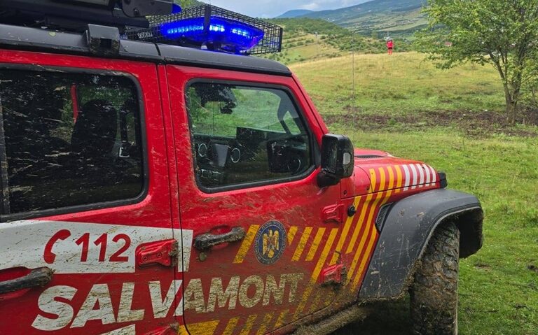 Grup de 11 persoane, majoritar copii, salvat de pe munte