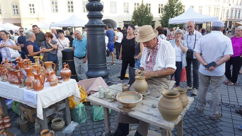 Târgul Olarilor revine în Piața Mare din Sibiu! Târgul Olarilor revine în Piața Mare din Sibiu!
