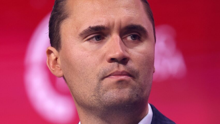 Steagurile SUA coborâte în bernă pentru Charlie Kirk