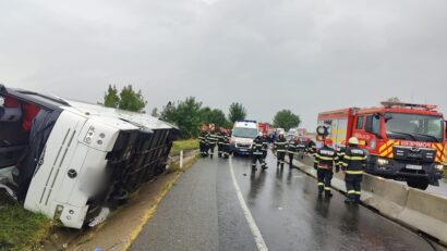Plan roșu de intervenție pe DN1: autocar răsturnat la Dumbrava, o persoană încarcerată