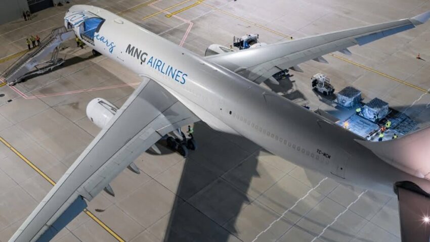 Cel mai mare avion cargo, la Oradea Cel mai mare avion cargo, la Oradea