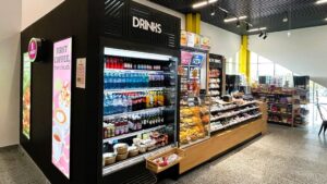 Stop prețurilor exagerate la apă în aeroporturi și gări