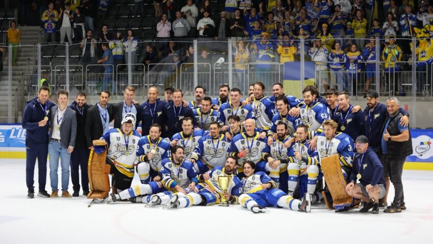 Corona Brașov câștigă Supercupa României la hochei Corona Brașov câștigă Supercupa României la hochei
