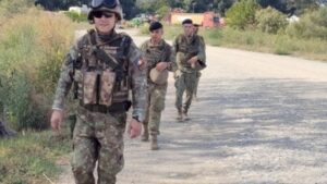 Parlamentul discută trimiterea de militari români în sprijinul Ucrainei