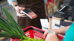 Plafonarea adaosului la alimente, prelungită