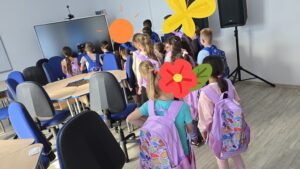 Ghiozdane pline de speranță: 110 elevi sprijiniți să înceapă școala cu încredere