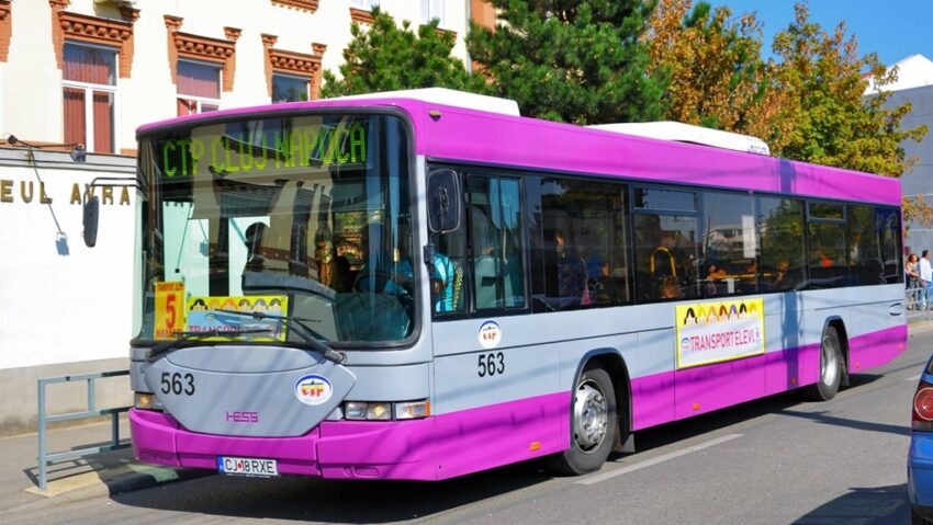 Transport școlar extins pentru elevii clujeni
