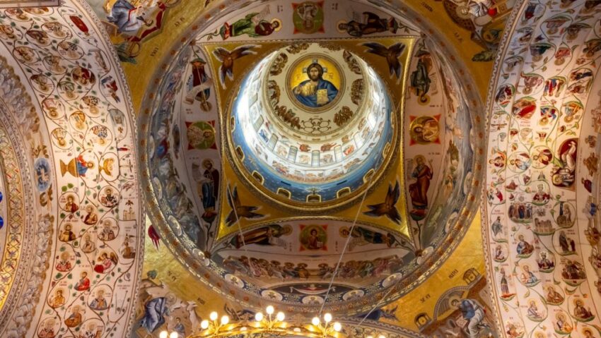 Zeci de mii de persoane sunt așteptate la sfinţirea picturii Catedralei Naționale Zeci de mii de persoane sunt așteptate la sfinţirea picturii Catedralei Naționale