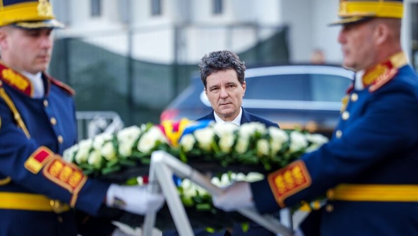 Nicuşor Dan a depus o coroană de flori la memorialul Colectiv