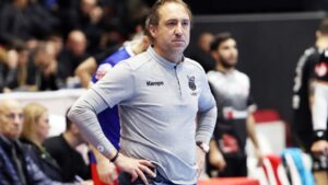 Cine a preluat conducerea echipei naționale de handbal feminin