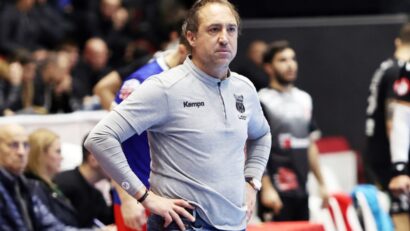 Cine a preluat conducerea echipei naționale de handbal feminin