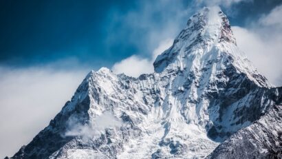 Doi alpiniști au murit pe muntele Ama Dablam din Himalaya