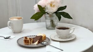 Echilibrul perfect dintre cafea şi ceai: secretul longevităţii Echilibrul perfect dintre cafea şi ceai: secretul longevităţii