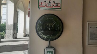 Defibrilatoare noi în șase instituții publice din Cluj | AUDIO