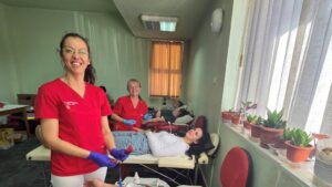 Sute de persoane au donat pentru a ajuta o fetiță din Sighet