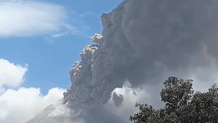 Alertă maximă după erupția unui vulcan Alertă maximă după erupția unui vulcan