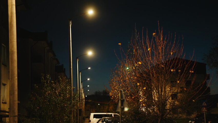 Iluminat modern pe 89 de străzi Iluminat modern pe 89 de străzi