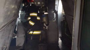 Incendiu la o locomotivă de marfă. Trenul avea 30 de cisterne