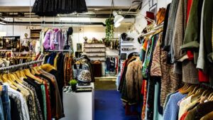 Haine cu etichetă „Made in Italy” produse în… România