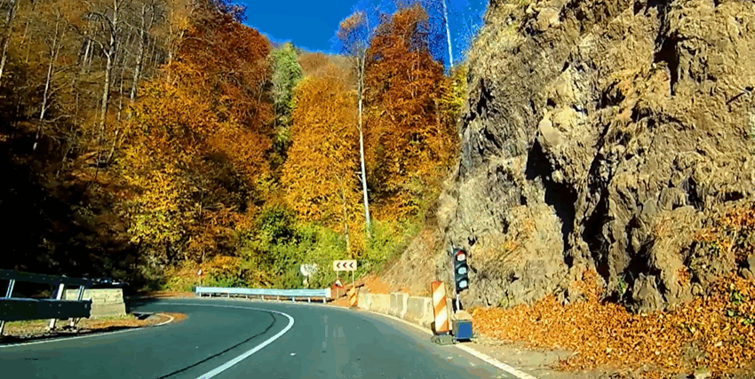 Autocamion în flăcări pe DN 18, în Pasul Gutâi Autocamion în flăcări pe DN 18, în Pasul Gutâi