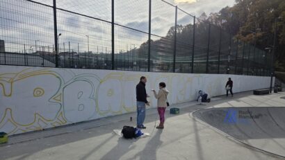 Un strop de culoare şi de aer curat: un mural ecologic prinde contur la Cluj