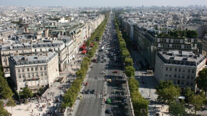 Două milioane de lumini LED pe Champs-Elysees de Crăciun