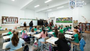 Școli dotate cu mobilier și echipamente IT moderne