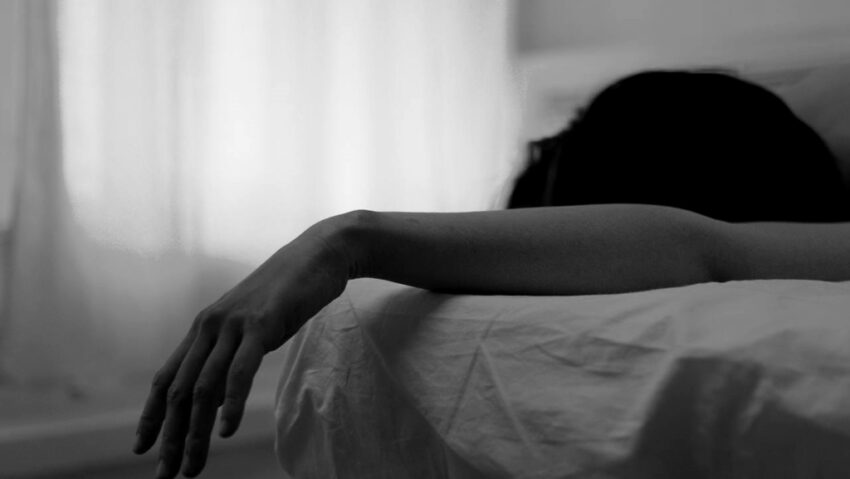 O adolescentă a decedat, intoxicată, posibil, cu fructele unei plante ornamentale