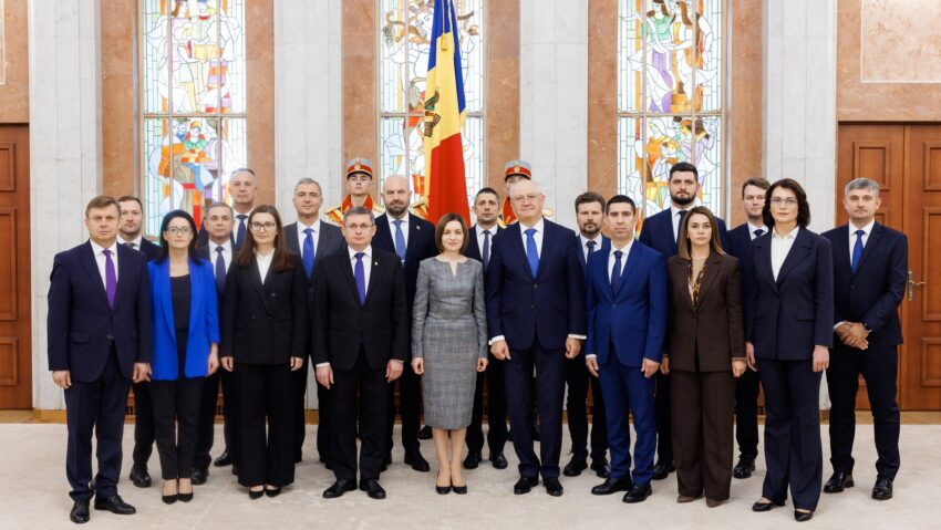 Noul Cabinet de miniștri al Republicii Moldova a depus jurământul Noul Cabinet de miniștri al Republicii Moldova a depus jurământul